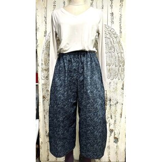 KAMALA DESIGNS JESSE CROP PANT- CHARCOAL DITSY BOTANICAL - LARGE