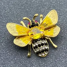 SPARKLY BEE PIN