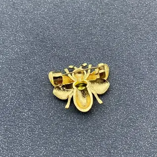 SPARKLY BEE PIN
