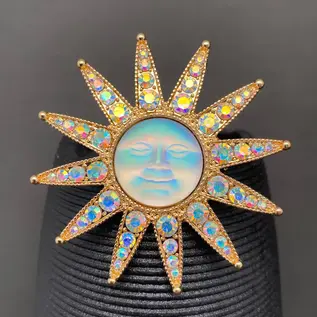 SPARKLY SUN FACE PIN