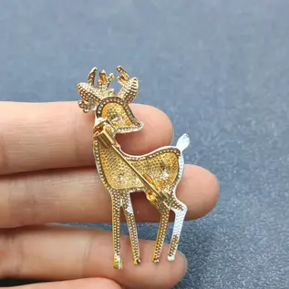 SPARKLY DEER PIN