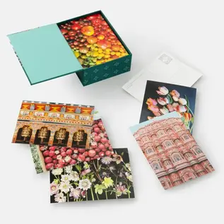 A WORLD OF PATTERNS -100 POSTCARDS BOX
