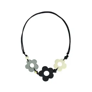 THREE WOOD FLOWERS  NECKLACE- BLACK