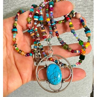 STACKABLE BEADED NECKLACE WITH PENDANT