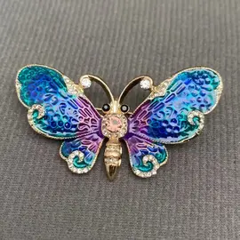 SPARKLY BUTTERFLY  PIN