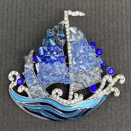 SPARKLY SAILBOAT PIN