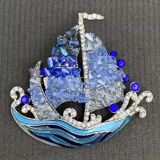 SPARKLY SAILBOAT PIN
