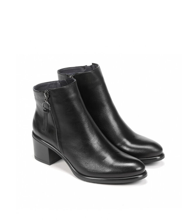 Dorking by Fluchos Lexi Noir