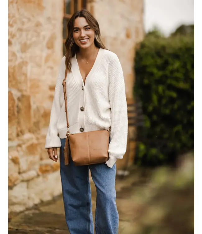 Louenhide Kasey Ezra Camel