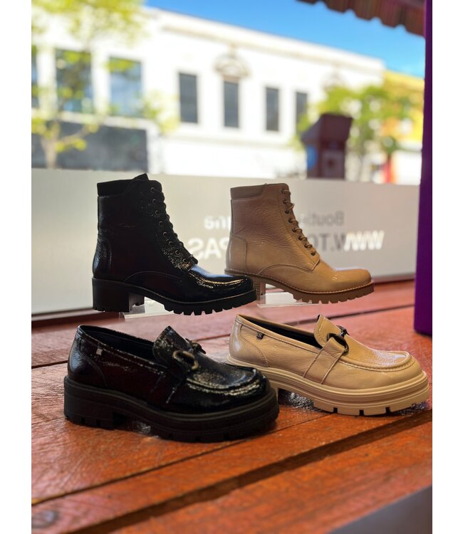 Dorking by Fluchos Norte Black