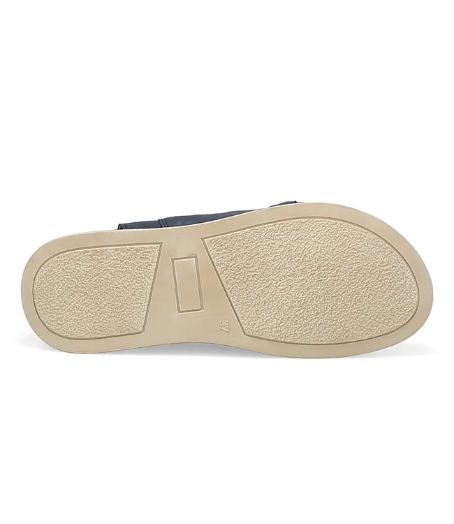 Miz Mooz Conor Black