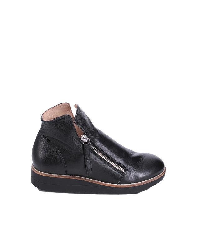 Django & Juliette OHMY Black