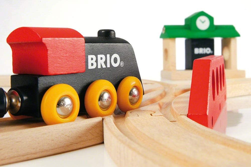 Brio Brio Classic Train Figure 8 Set