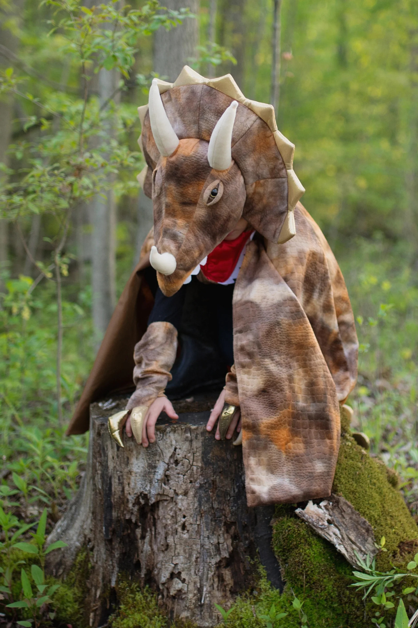 Great Pretenders Grandasaurus Triceratops Cape with Claws 4-6