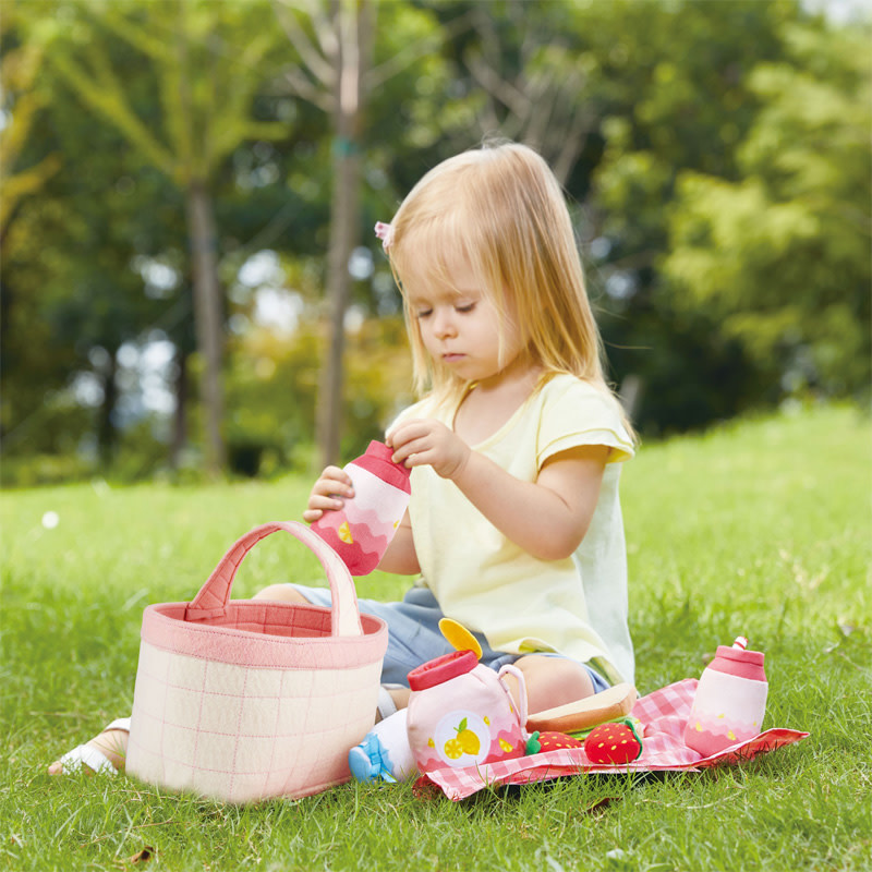 Hape Toys Hape Toddler Picnic Basket