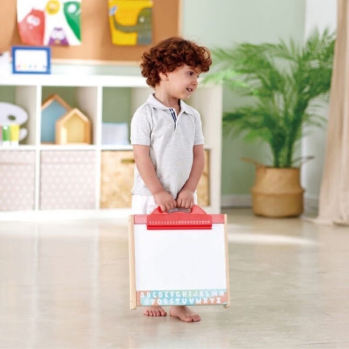 Hape Toys Hape Store & Go Easel