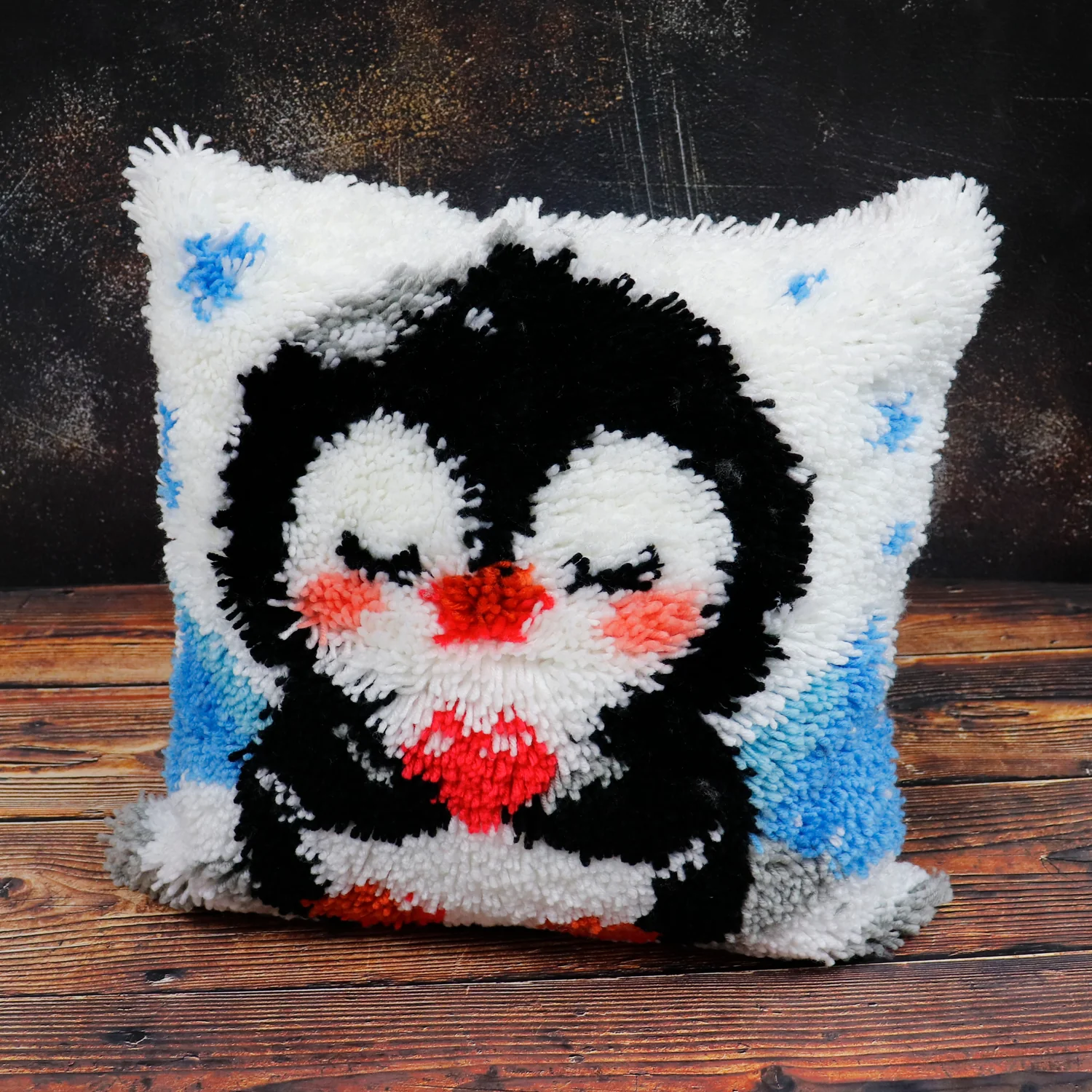 JaCaRou Latch Hook Pillow Penguin