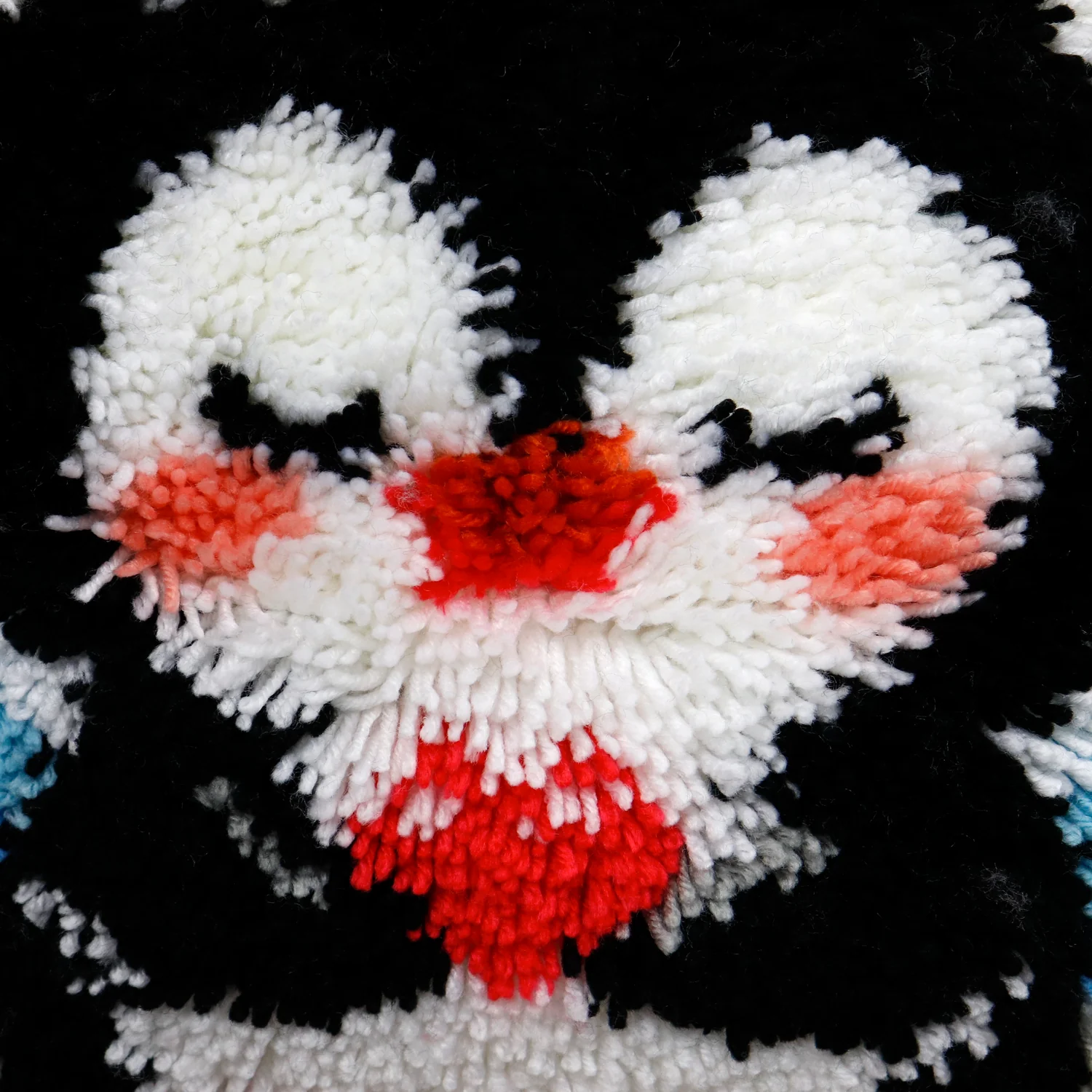 JaCaRou Latch Hook Pillow Penguin