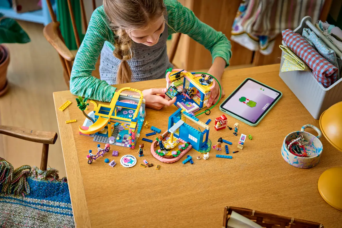Lego Lego Heartlake City Friends Club House