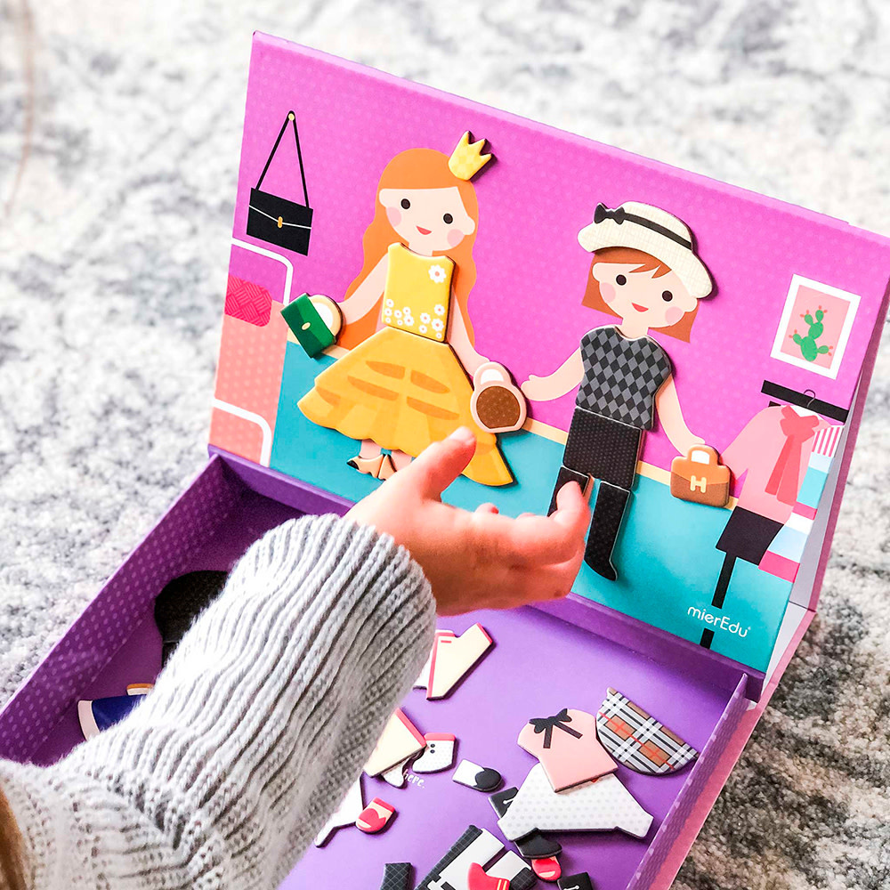 Magnetic Art Case Dress Up