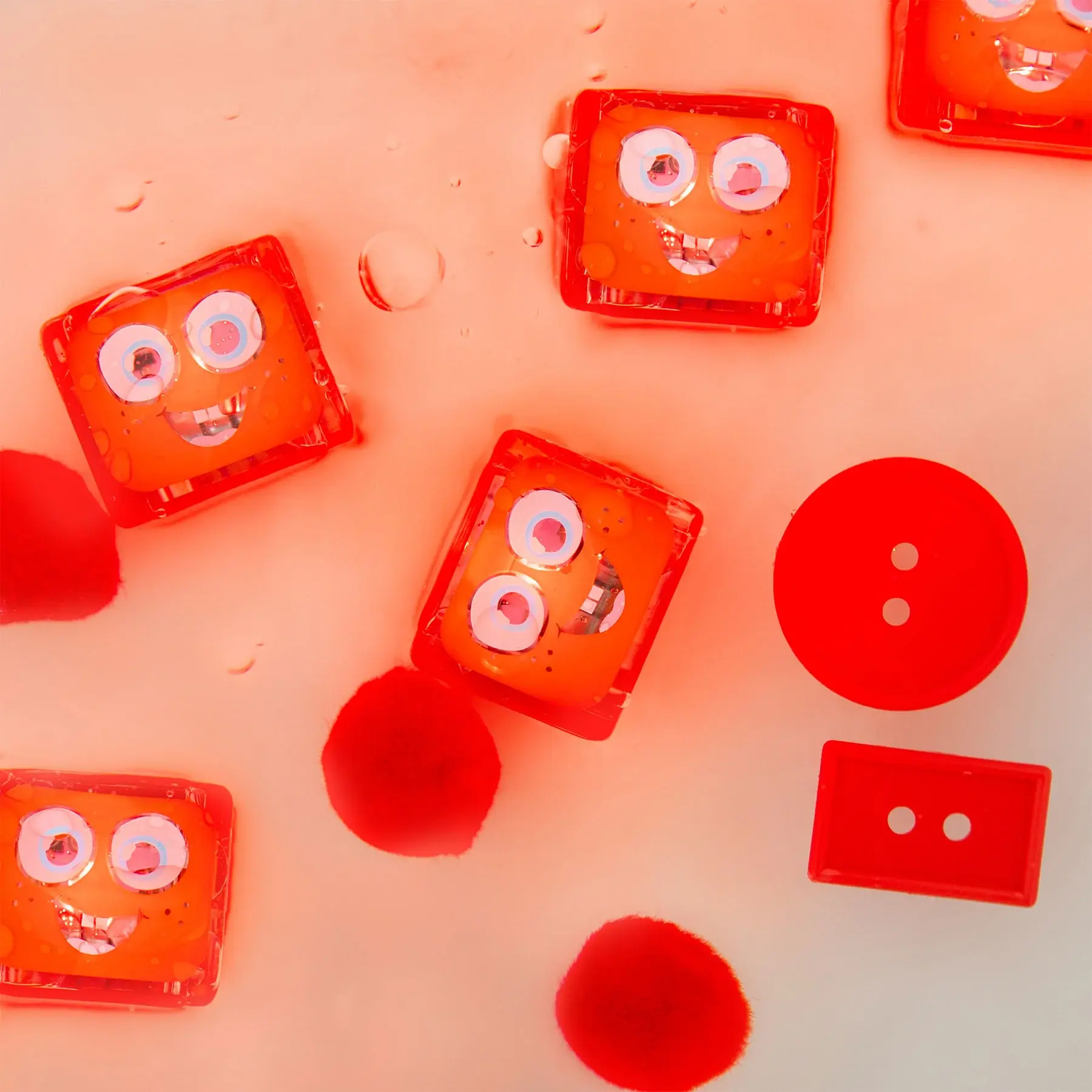 Glo Pals Water Activated Light-Up Cubes: Sammy Red 4pk