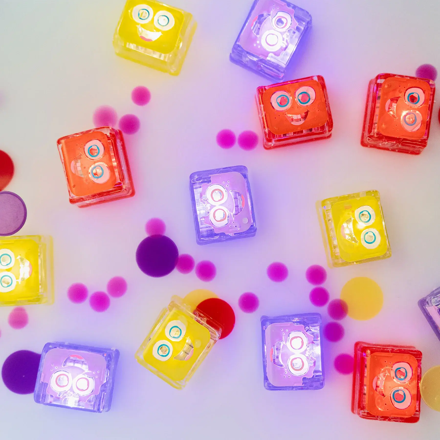 Glo Pals Water Activated Light-Up Cubes: Lumi Purple 4pk