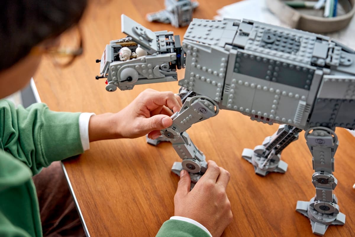 Lego Lego Star Wars Imperial Remnant AT-AT with INT-4