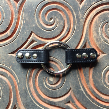 Jul Designs Closure Lisbon Leather Ring - Black