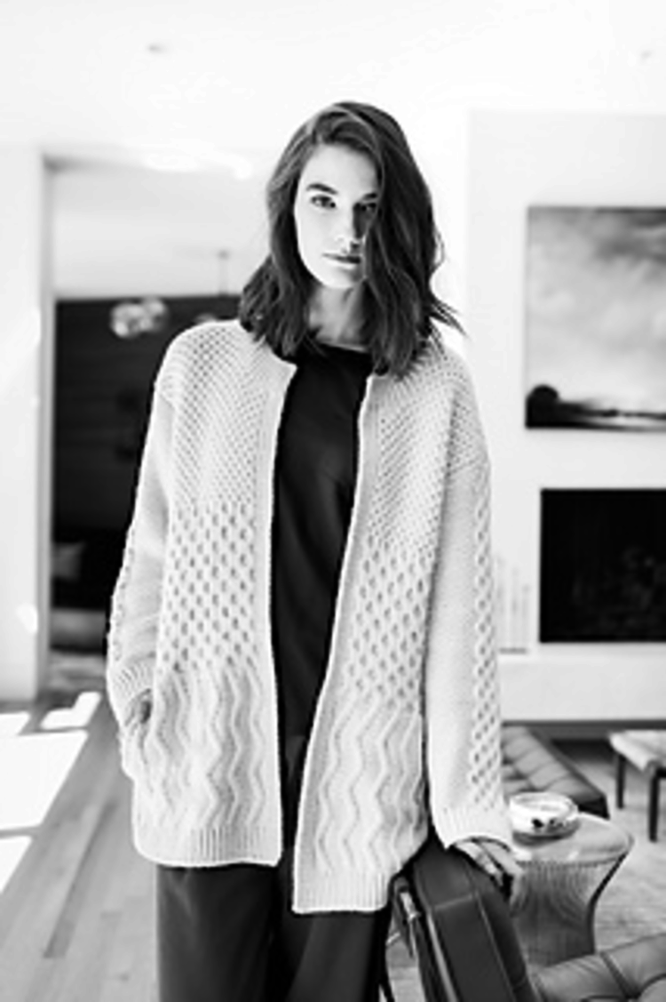 Woolfolk TOV Collection, Vidje