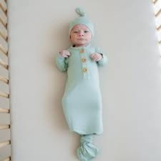 Kyte Baby Sage Knotted Gown & Cap Set