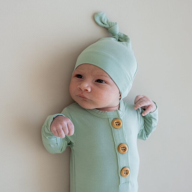 Kyte Baby Sage Knotted Gown & Cap Set