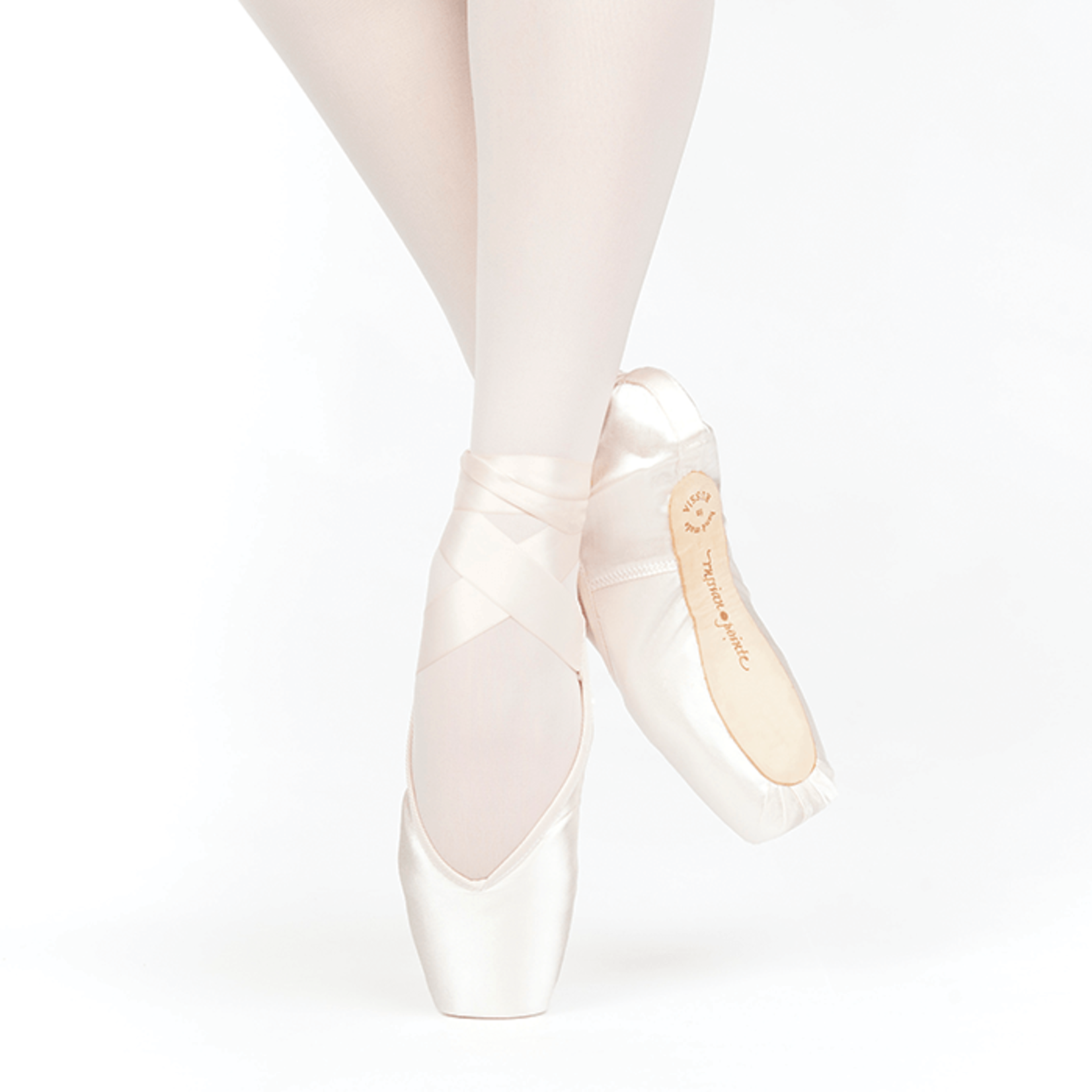 Size 37.5: Lumina V-Cut