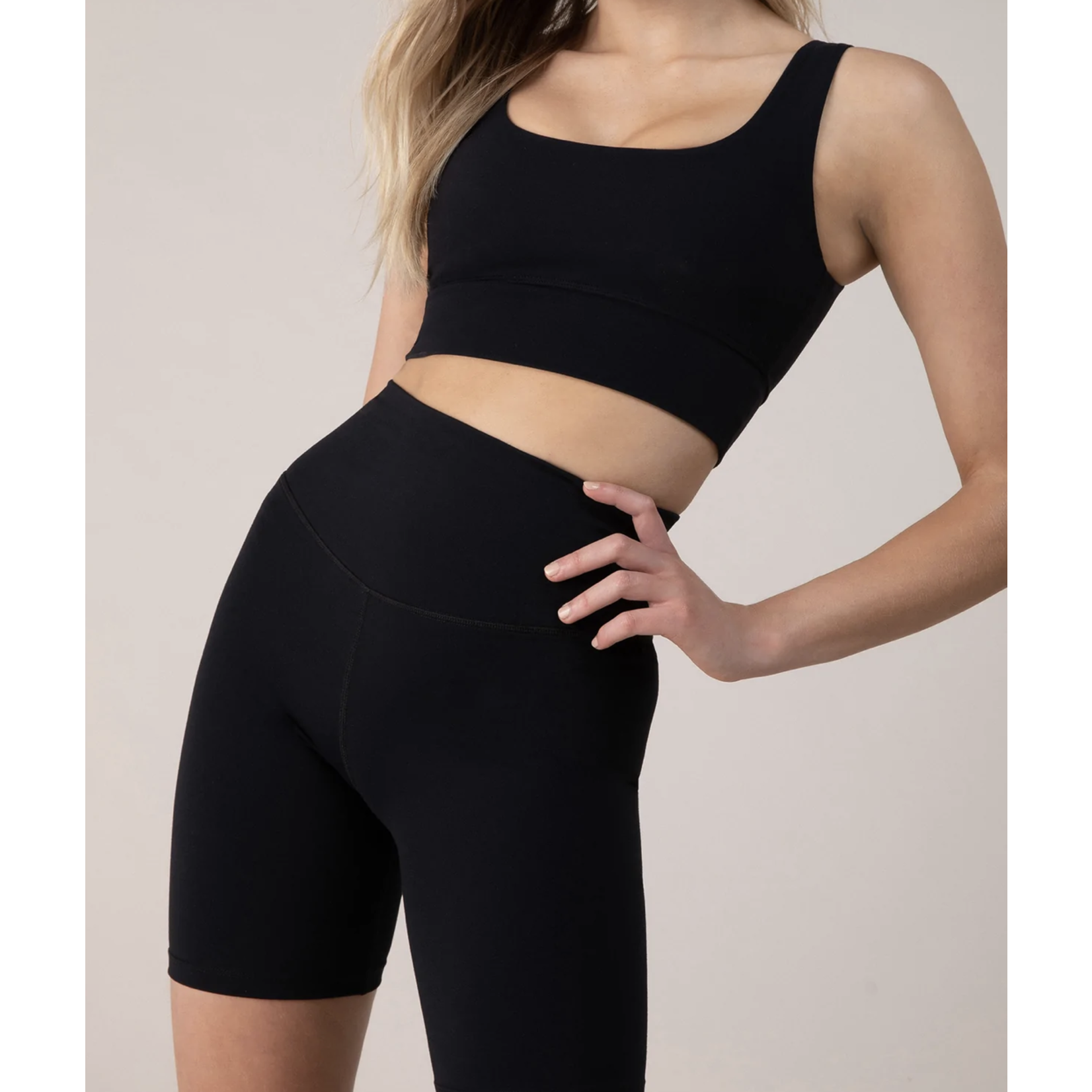 DCO1702 - Everhold 8" Bike Short