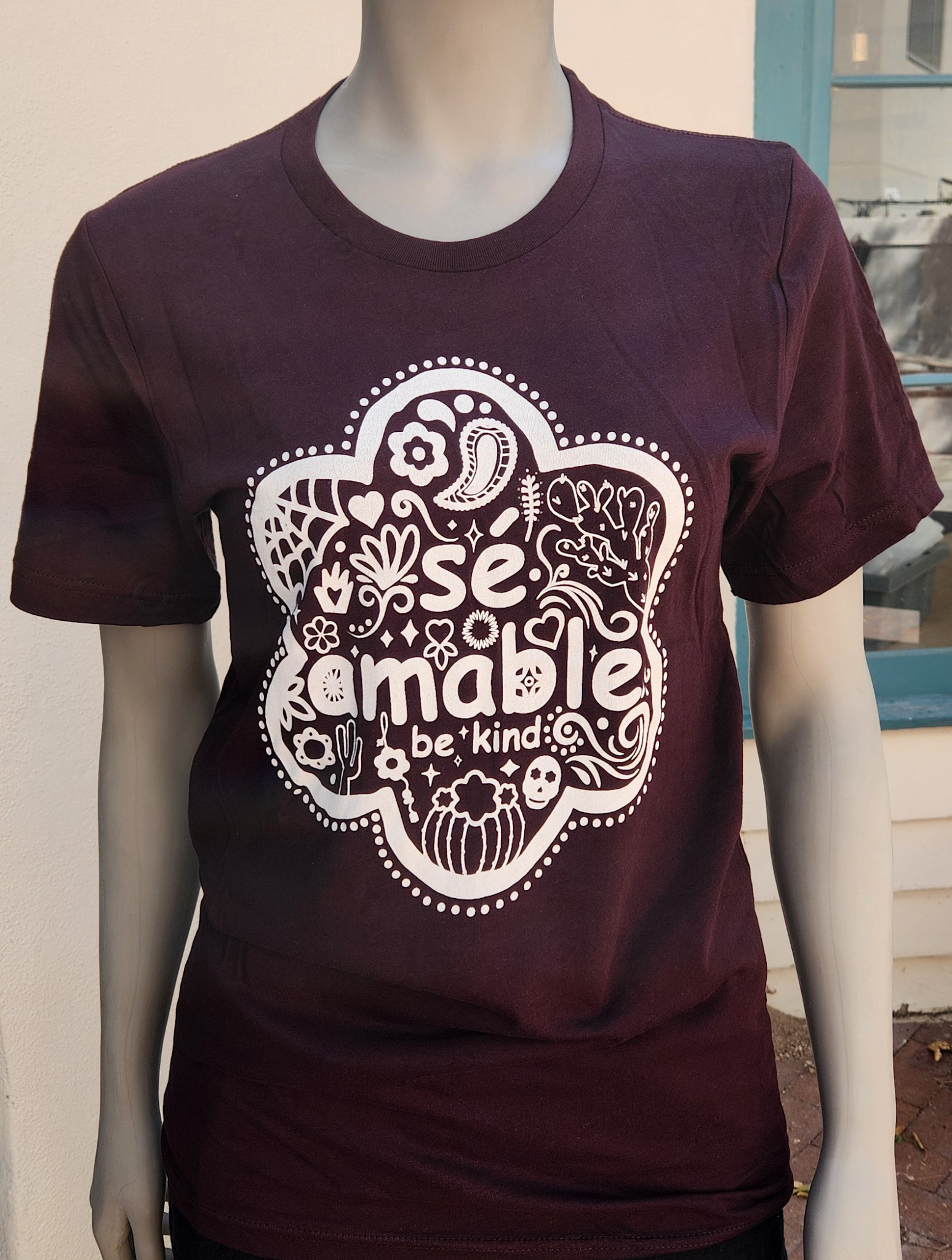Ben's Bells Tee - Sé Amable - Oxblood