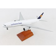 Gemini Jets B777-200F Lufthansa Cargo old livery D-ALFA 1:200 with stand