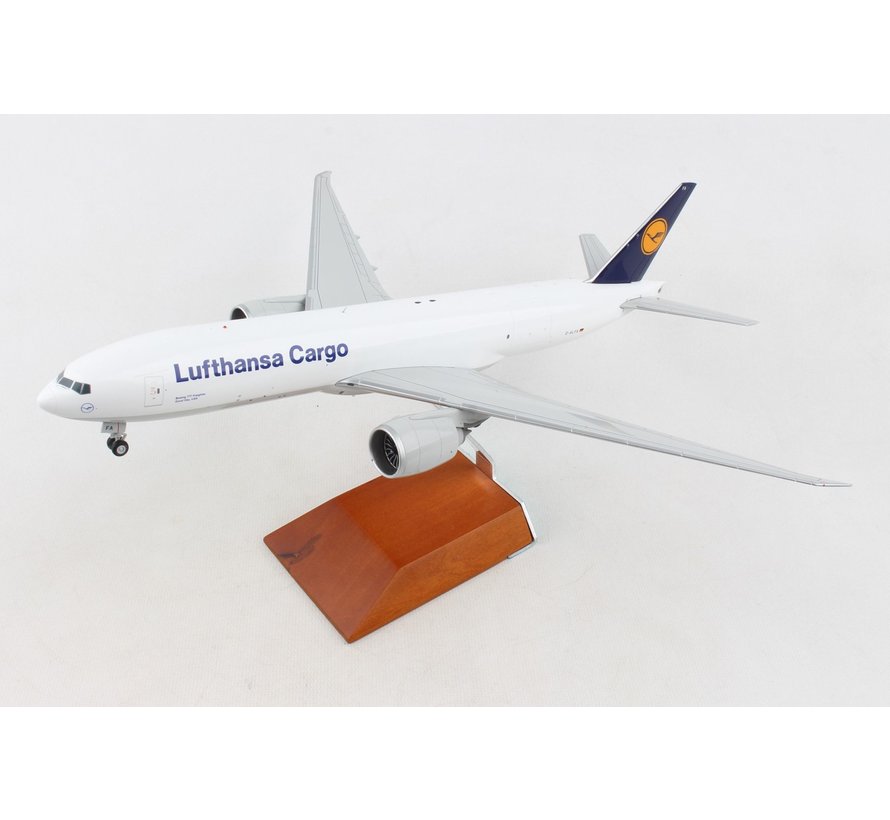 B777-200F Lufthansa Cargo old livery D-ALFA 1:200 with stand