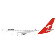 InFlight B767-200ER QANTAS VH-EAN 1:200 with stand