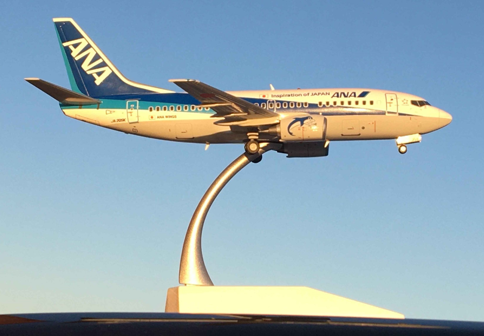 B737-500 ANA Wings Farewell JA305K 1:200 (OB) - avworld.ca