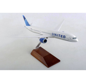 SkyMarks B787-10 Dreamliner United 2019 livery 1:200 with wood stand