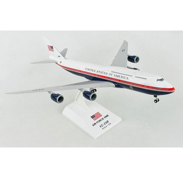 SkyMarks VC25B (B747-8i) Air Force One 30000 1:200 with stand