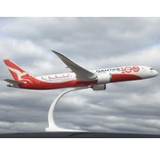 PPC Models B787-9 Dreamliner QANTAS 100 VH-ZNJ 1:200 with stand