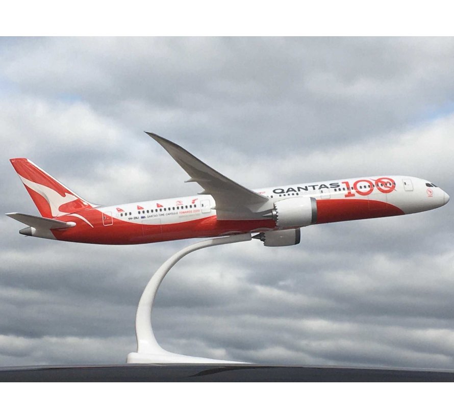 B787-9 Dreamliner QANTAS 100 VH-ZNJ 1:200 with stand