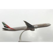 PPC Models B777-300ER Emirates A6-ENU 1:200 with stand