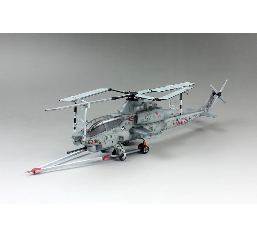 Dream Model Bell AH-1Z 'Viper' USMC Attack Helicopter 1:72