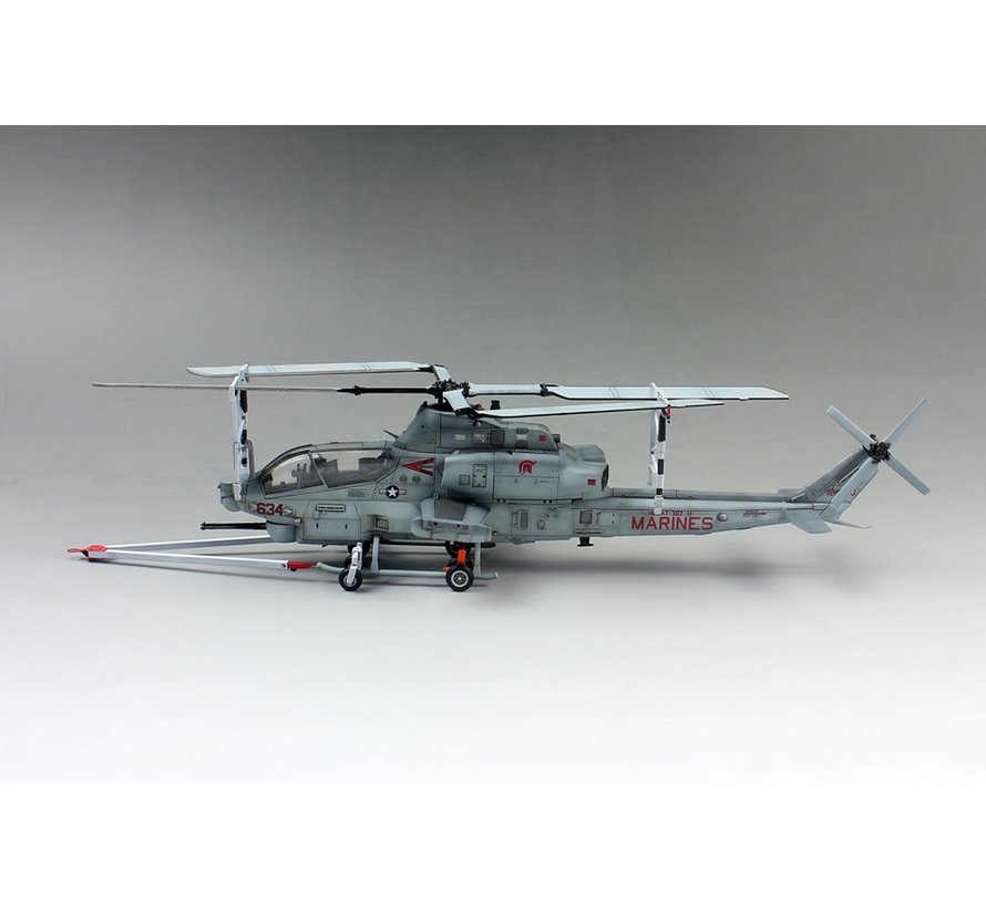 Dream Model Bell AH-1Z 'Viper' USMC Attack Helicopter 1:72