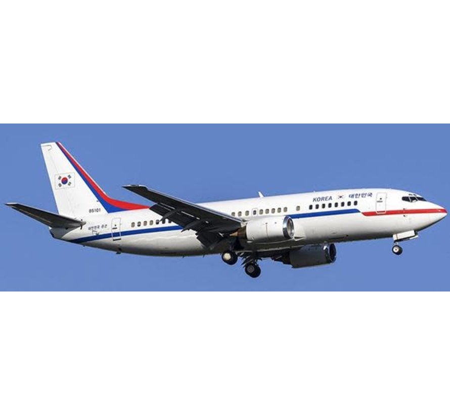 B737-300 Republic of Korea Air Force 85101 1:200 with stand