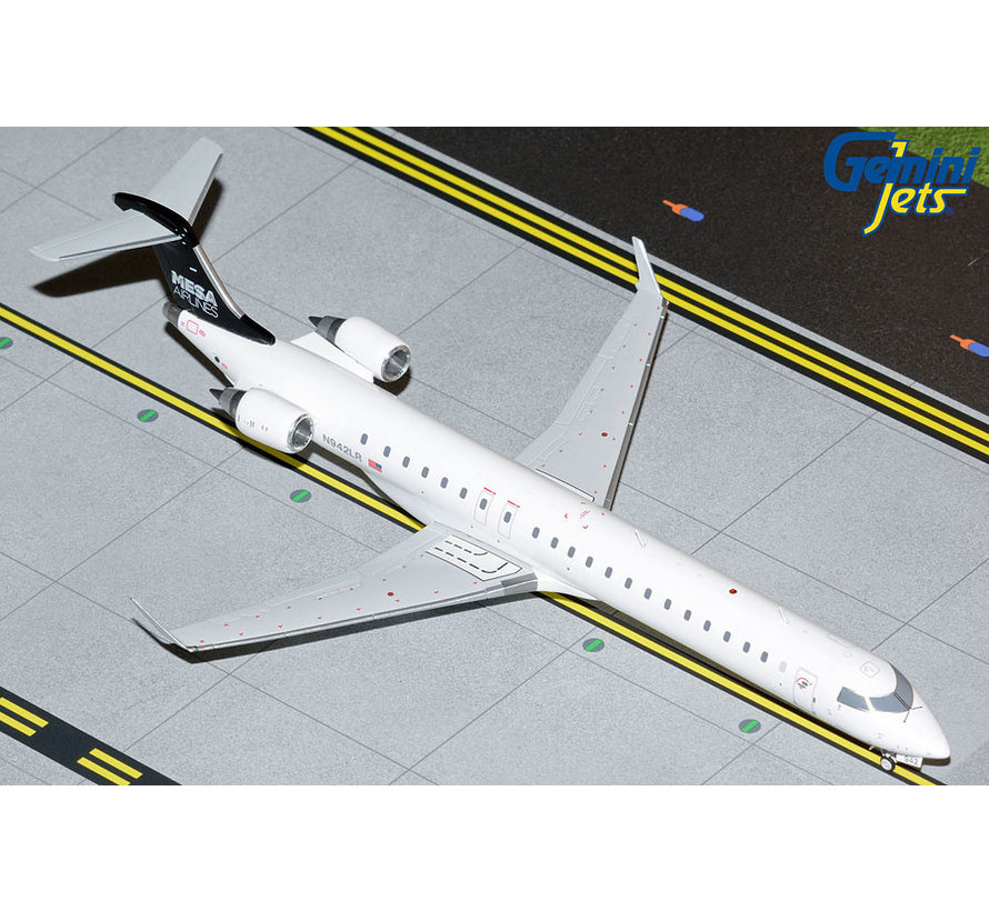 CRJ900ER Mesa Airlines N942LR 1:200 with stand
