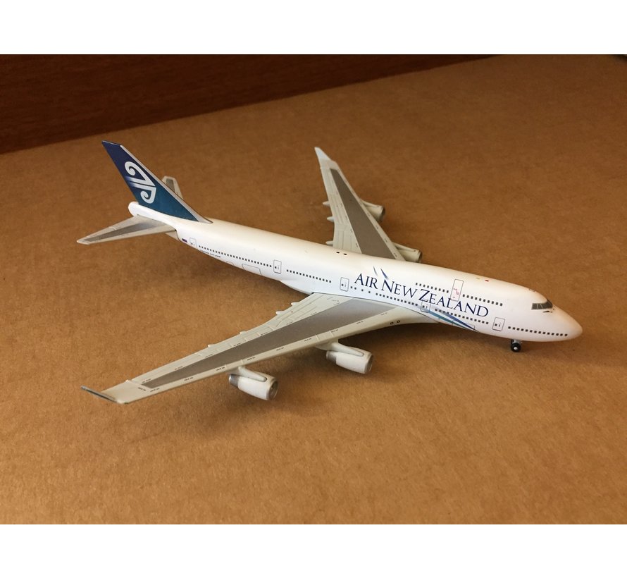 B747-400 Air New Zealand ZK-NBT 1:400**Discontinued**Used