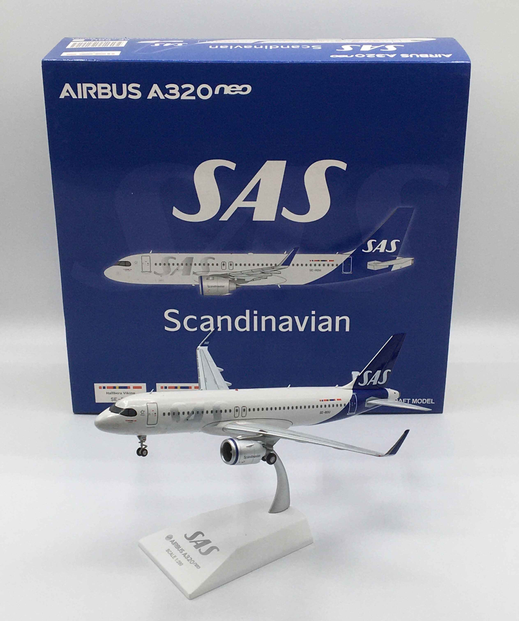 JC Wings A320neo SAS Scandinavian Airlines 2019 livery SE-ROU 1:200 with  stand