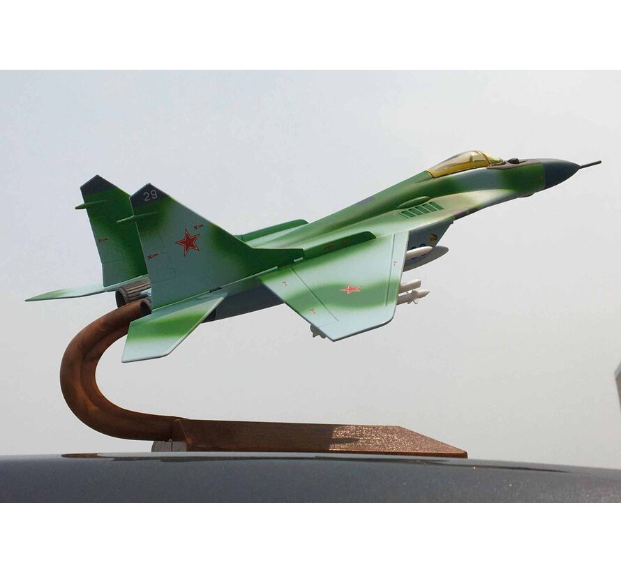 MiG29 Fulcrum Russian Air Force green camo 1:48 with stand